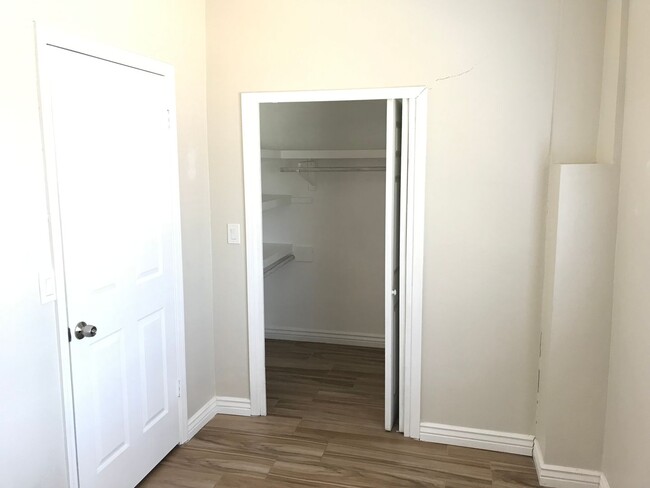 Building Photo - Charming 1 bedroom 1 bathroom