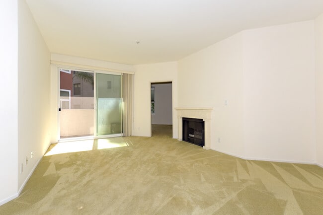 Building Photo - 620 S Gramercy Pl