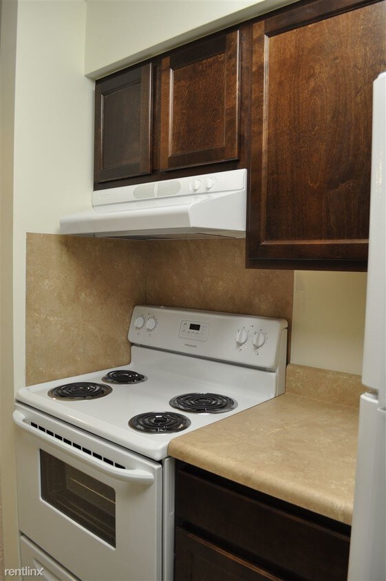 Building Photo - 240 Countrie Dr