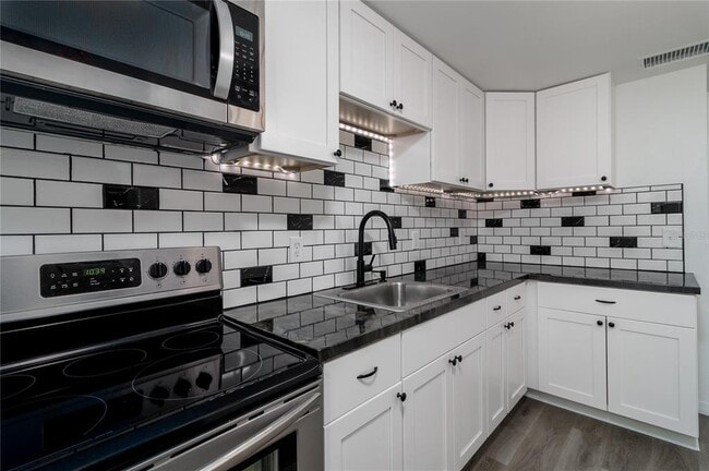 Building Photo - 12254 Maltz Ave