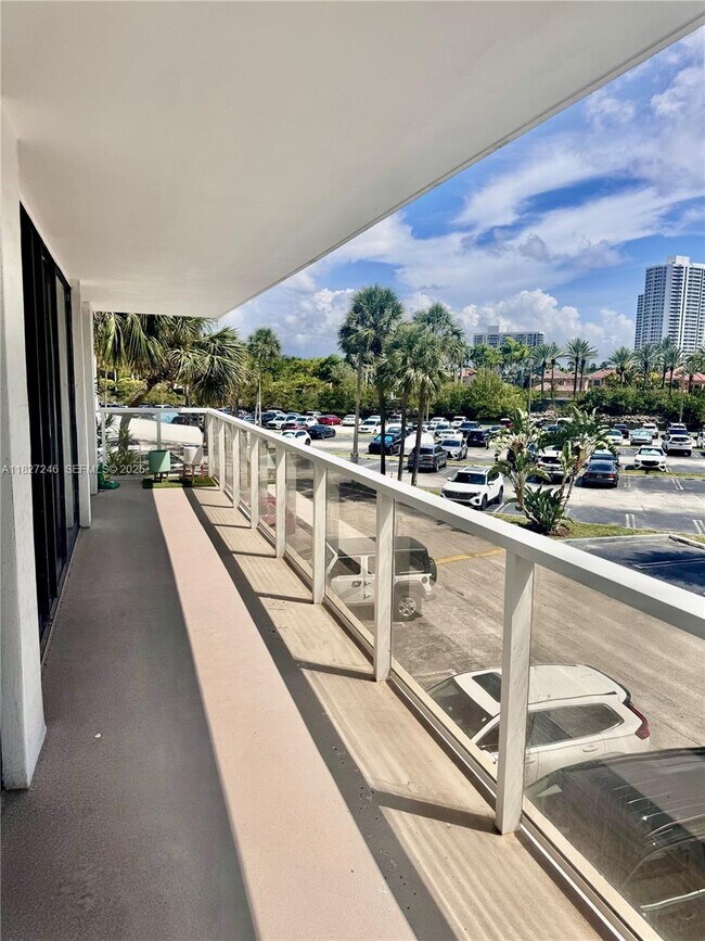 Building Photo - 3731 N Country Club Dr