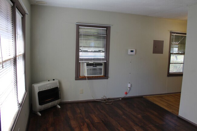 Building Photo - 2BD/1B Home For Rent