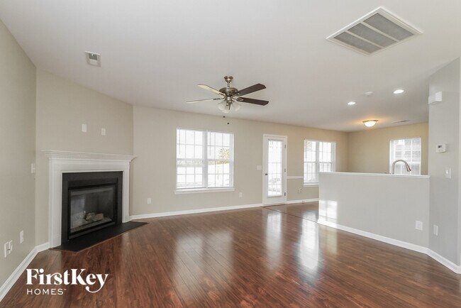 Building Photo - 5002 Long Branch Dr