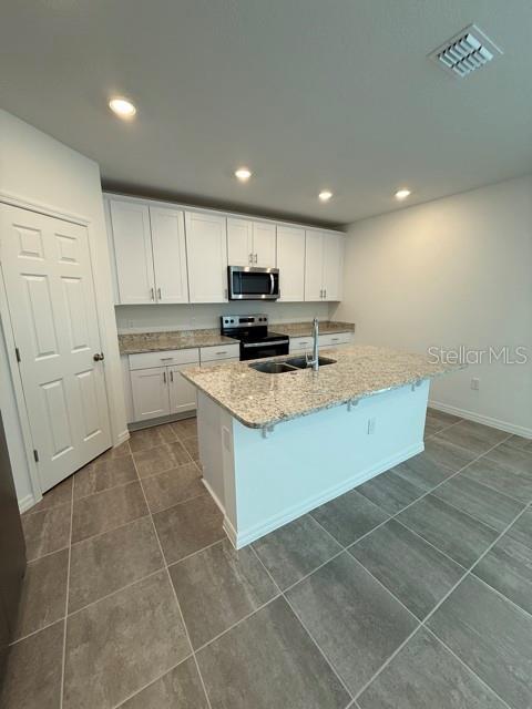 Building Photo - 2339 White Tail St