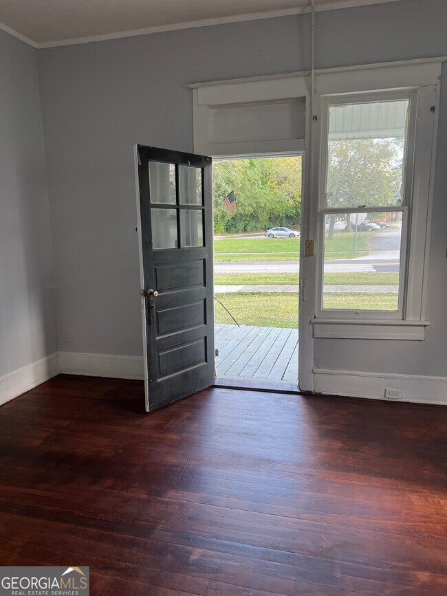 Building Photo - 92 Woodlawn Ave