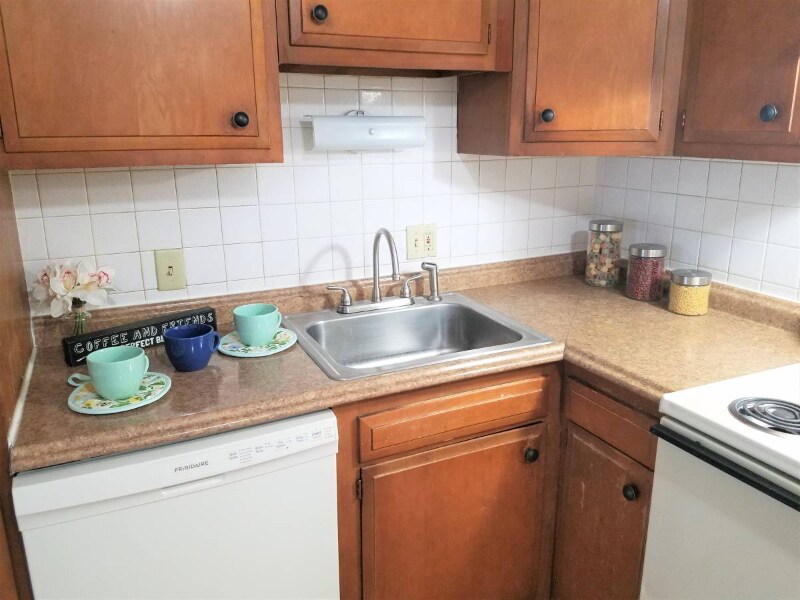 2715 Eggert Rd Unit 16, Tonawanda, NY 14150 Room for Rent in