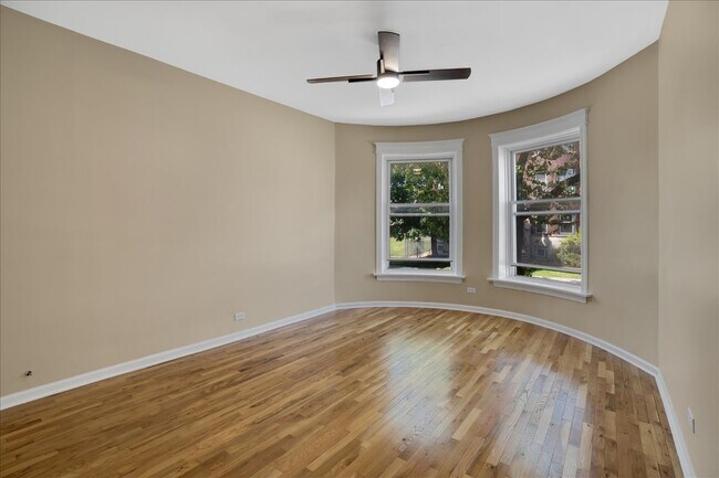 Building Photo - 4721 S St Lawrence Ave