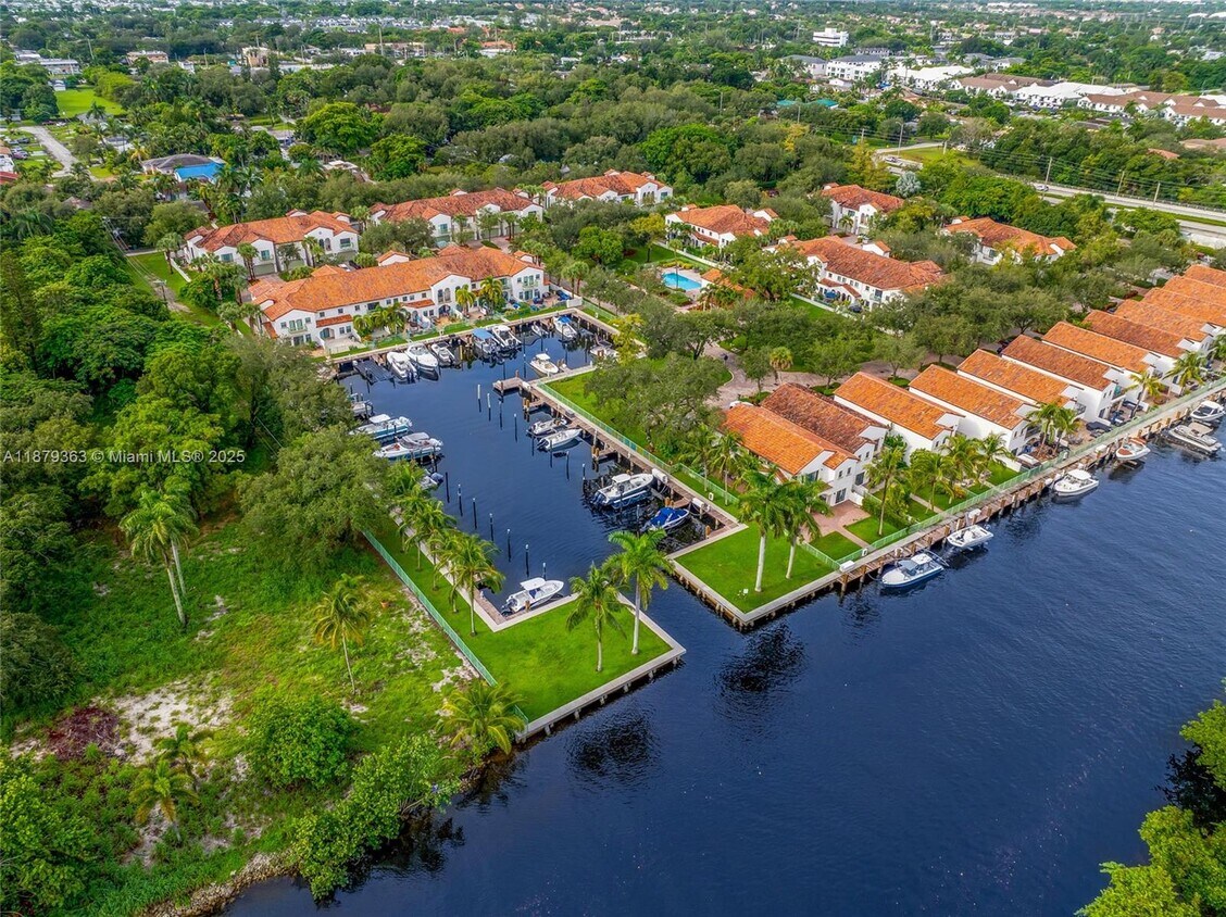 Foto principal - 2900 Hidden Harbour Ct