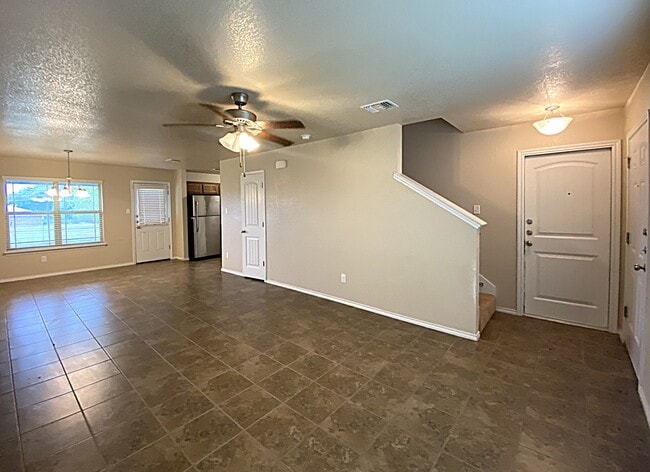 Building Photo - 941 Brookview Dr