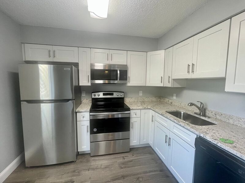 Foto principal - 910 Alicia Ave