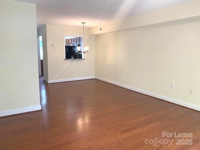 Foto del edificio - 1207 Green Oaks Ln