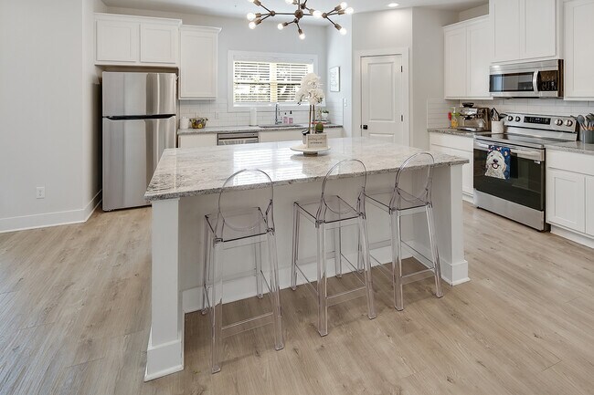 Foto del edificio - 1235 Cedar Crest Dr
