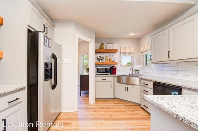 Building Photo - 3 br, 2 bath House - 10103 Iola Avenue