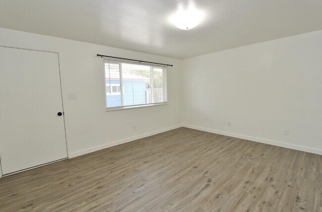 Foto del edificio - 1407 Ellis Ave