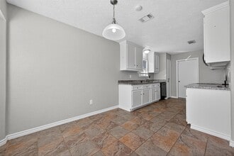 Building Photo - 5834 Fallengate Dr