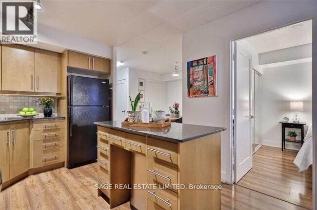 Photo du bâtiment - 20 Blue Jays Way