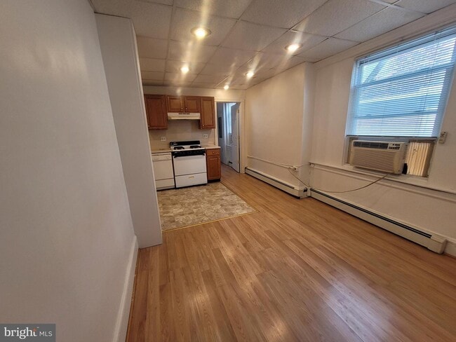 Building Photo - 465 Gerhard St