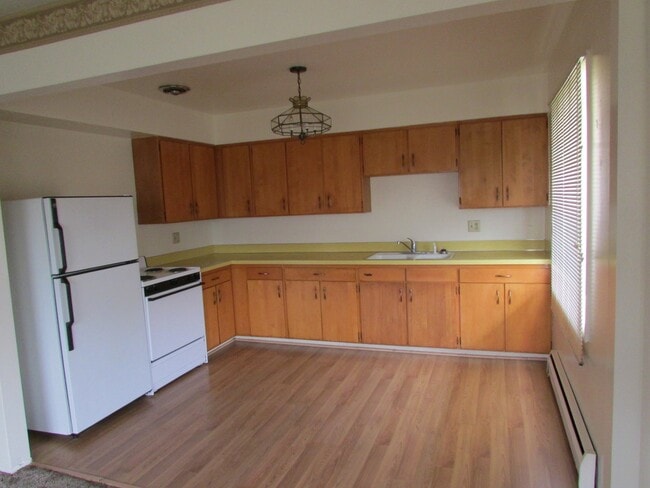 Building Photo - 1425 13th St S