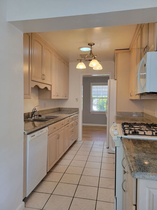 Foto del edificio - 111 Florence St