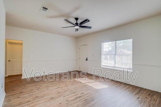 Building Photo - 18496 Devin Ct