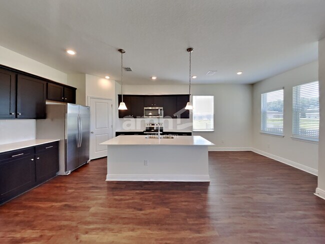 Foto del edificio - 27501 St Andrews Ave