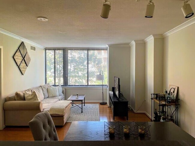Living and Dining Area - 2220 Fairfax Dr