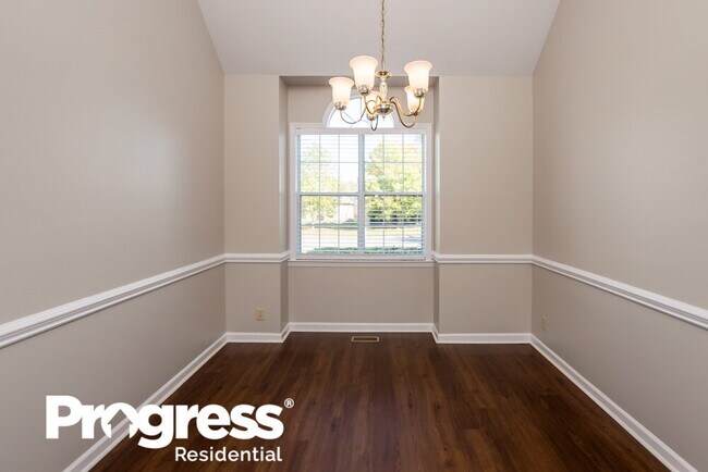 Foto del edificio - 705 Honey Grove Ct