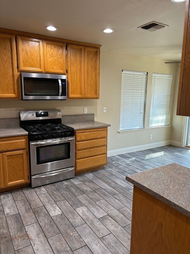 Building Photo - 1748 River Run Dr