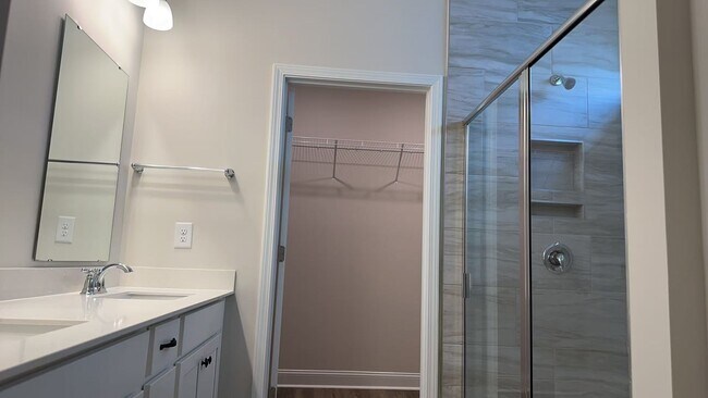 Photo - 1820 Hardwood Ct House