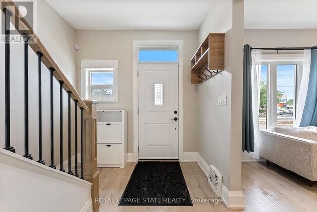 Building Photo - 91 Dundurn St S