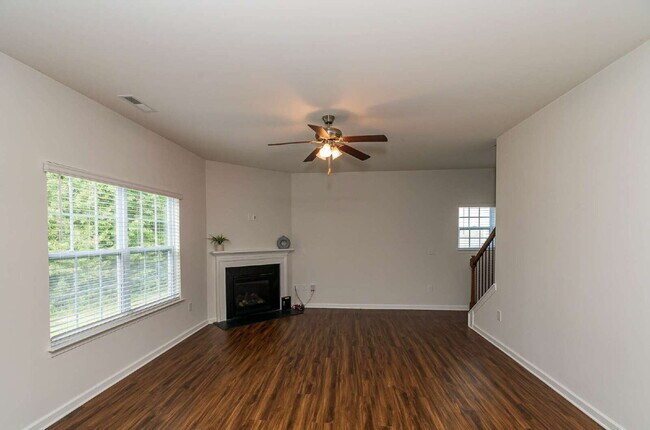 Foto del edificio - Stunning 4-Bed Home in Wendell with Granit...