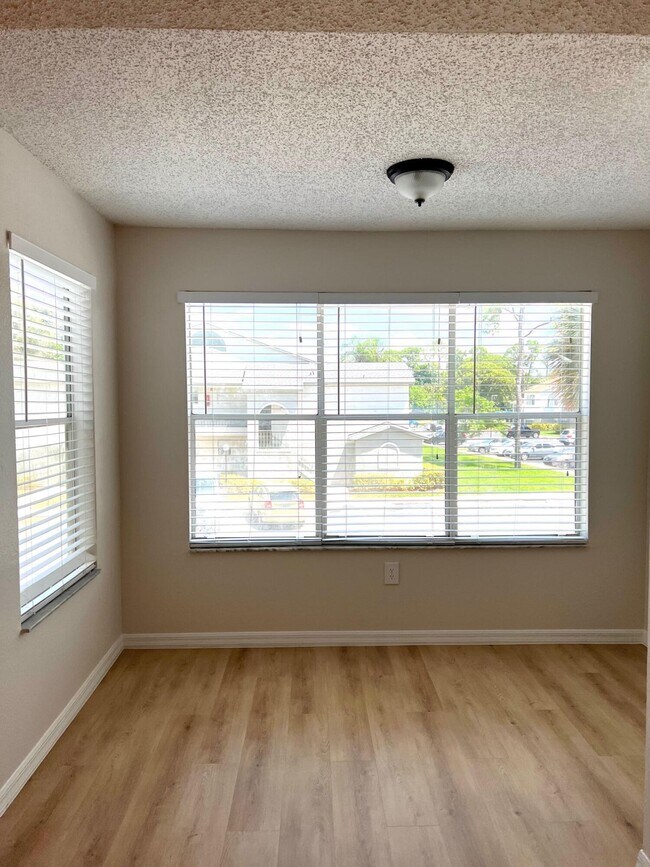 Foto del edificio - 1401 Village Blvd