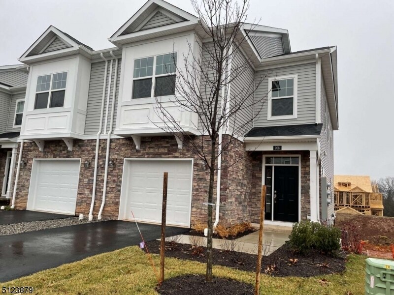 Foto principal - 906 Churchill Cir