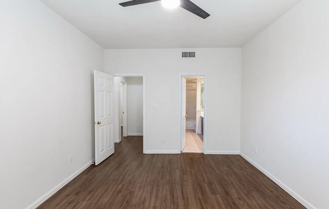 Foto del edificio - 12680 Hillcrest Rd