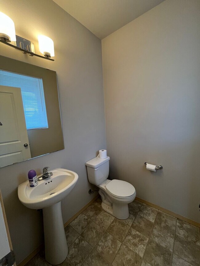 Building Photo - Beautiful Home Close to Manette, The YMCA,...
