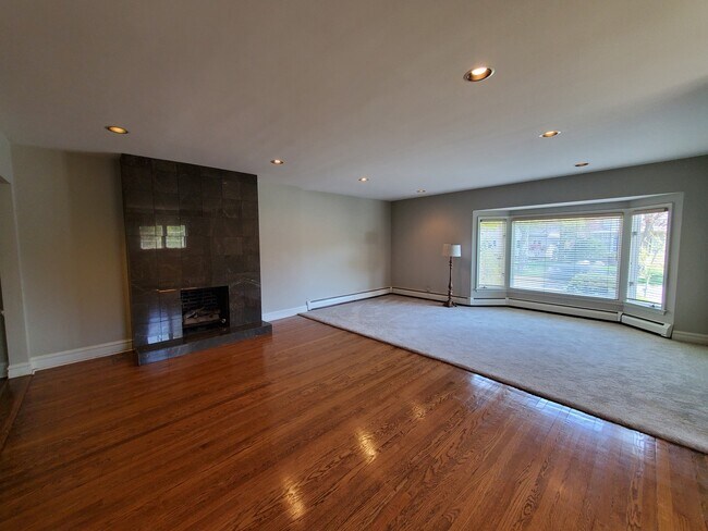Building Photo - 500 N Prospect Ave