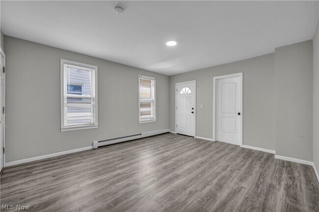 Foto del edificio - 3010 Daisy Ave