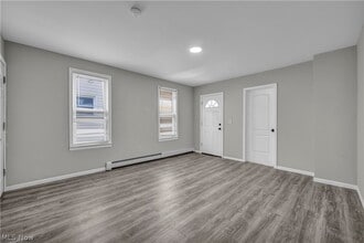 Building Photo - 3010 Daisy Ave
