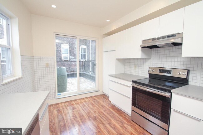 Building Photo - 2229 Frankford Ave