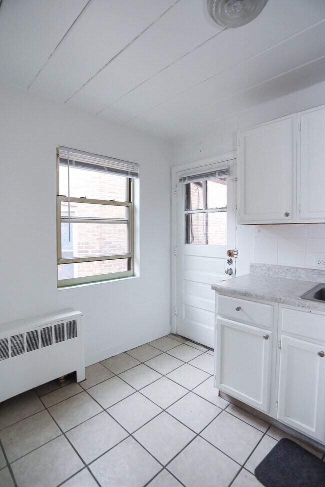 Foto del edificio - 5649 N Christiana Ave
