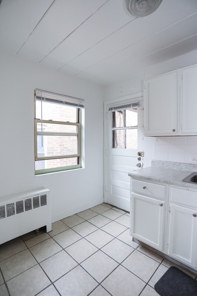 Building Photo - 5649 N Christiana Ave
