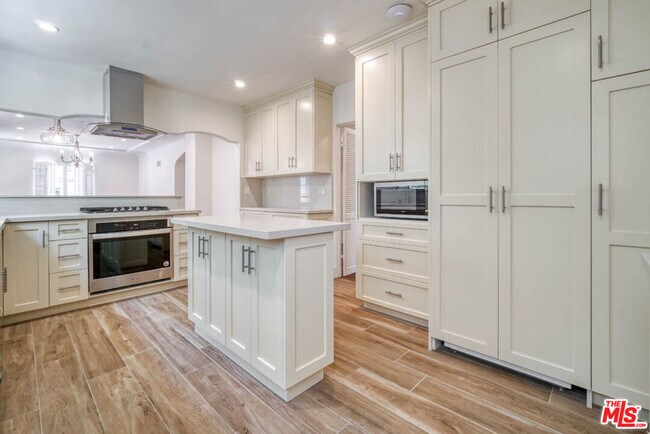 Foto del edificio - 6411 W 6th St