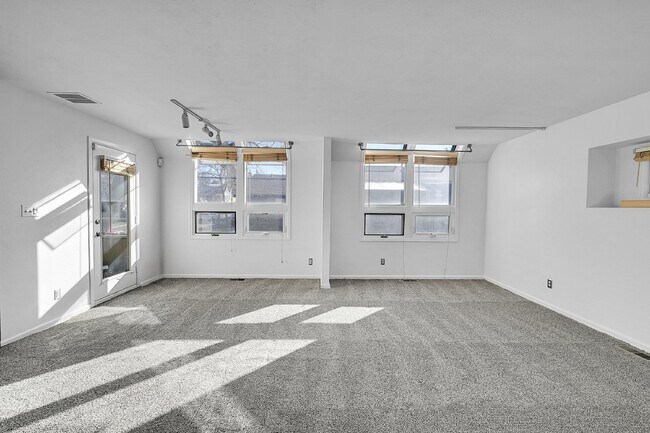 Foto del edificio - $2,390.95, 2 Bed, 1.5 Bath in Boulder with In Unit Laundry