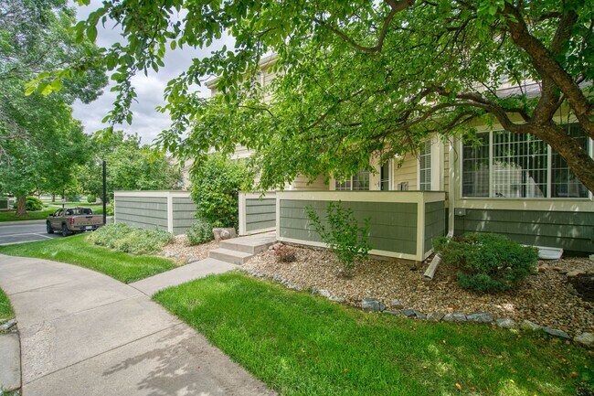 Building Photo - Beautiful Quail Crossing Townhome – Walk t...