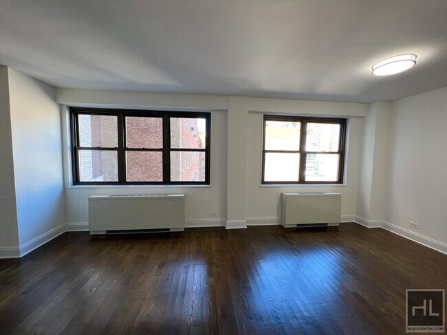 Building Photo - E 16 ST