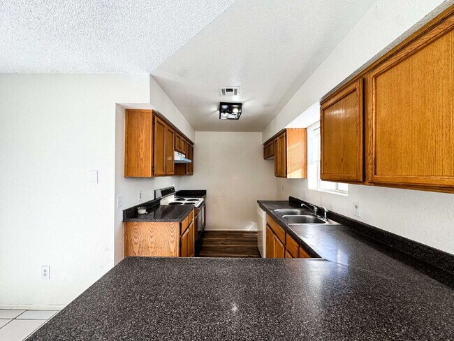 Foto del edificio - "Spacious 4-Bedroom Home in Yuma with 2 Full Baths!"