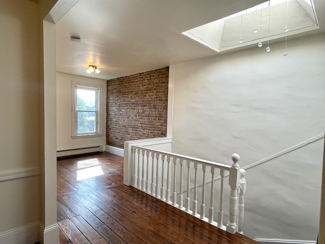 Primary Photo - 12 Mead St