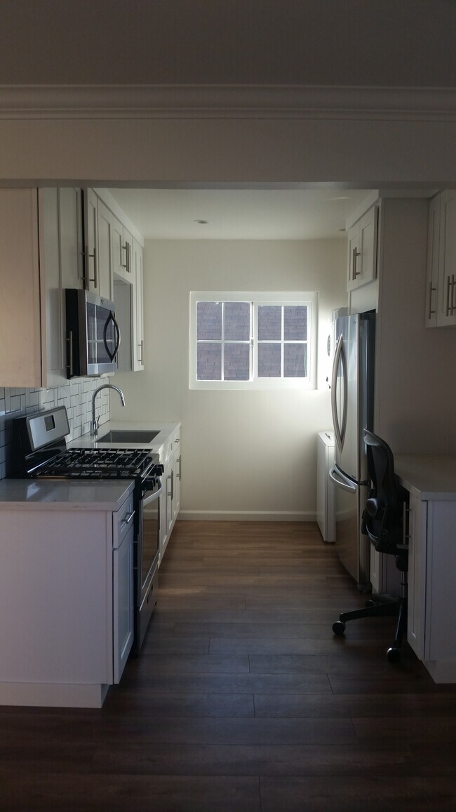 Kitchen - 2526 W 18th St
