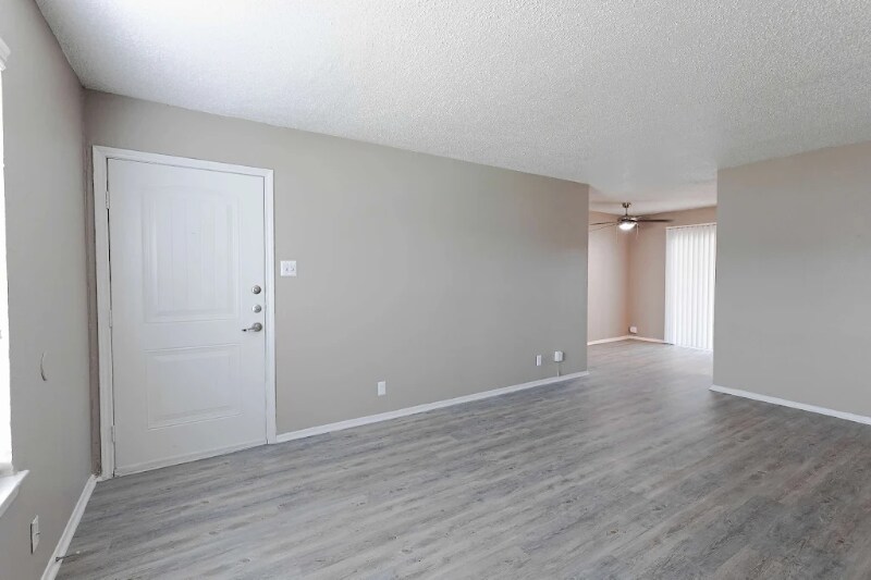 Photo - 531 Bedford Rd (Bedford, TX)