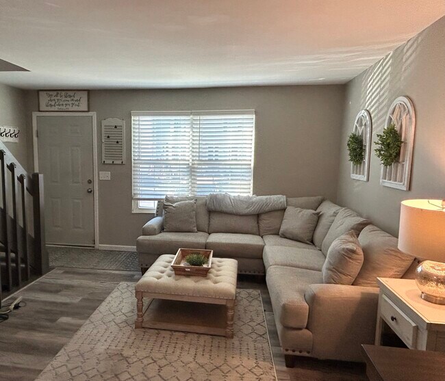 Foto del edificio - 4945 Singleton Dr
